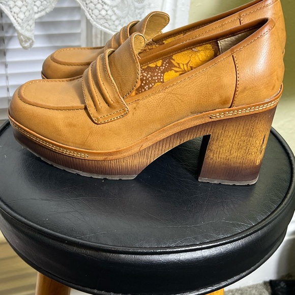 KORKS Womens Brown Penny Platform Loafer Pump - Picture 4 of 10